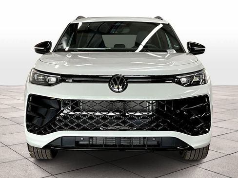 New 2026 Volkswagen Tiguan SE R-Line image 5