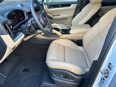 New 2026 Porsche Cayenne image 19