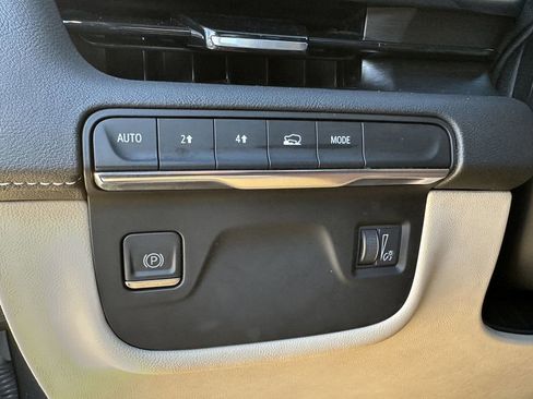 Used 2022 Cadillac Escalade Premium Luxury image 38