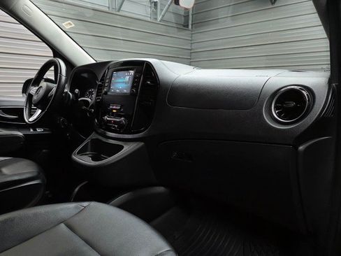 Used 2022 Mercedes-Benz Metris image 16