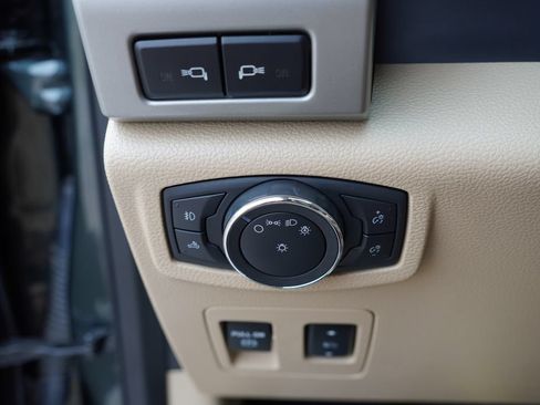 Certified 2018 Ford F150 Lariat w/ Equipment Group 502A Luxury AWD/4WD image 27