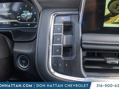Used 2024 GMC Yukon XL SLT AWD/4WD image 9