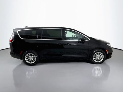 Used 2026 Chrysler Pacifica Select AWD/4WD image 8