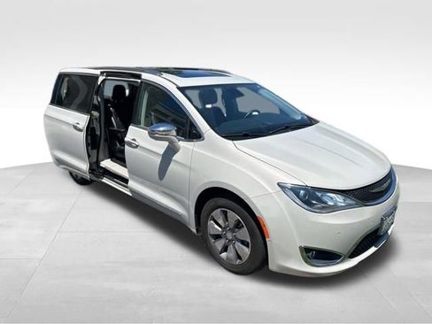 Used 2020 Chrysler Pacifica Limited w/ Advanced Safetytec Group FWD image 11