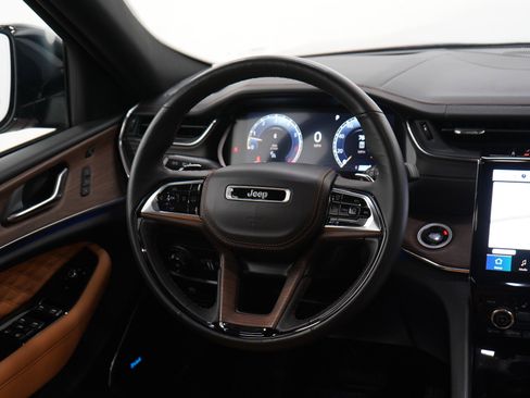 Used 2024 Jeep Grand Cherokee L Summit w/ Advanced Protech Group IV AWD/4WD image 15