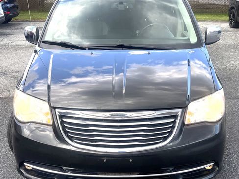 Used 2012 Chrysler Town & Country Touring-L w/ Entertainment Group #2 FWD image 2