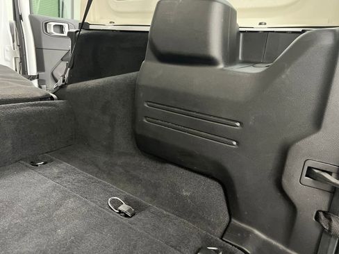 Used 2025 Jeep Wrangler Unlimited Sahara image 29