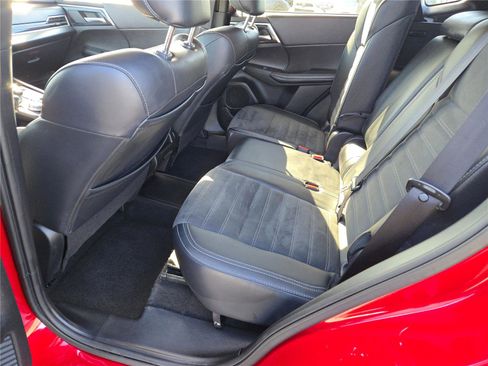 Used 2024 Mitsubishi Outlander 4WD Plug-In Hybrid image 22