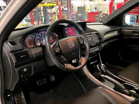 Used 2017 Honda Accord Sport image 15