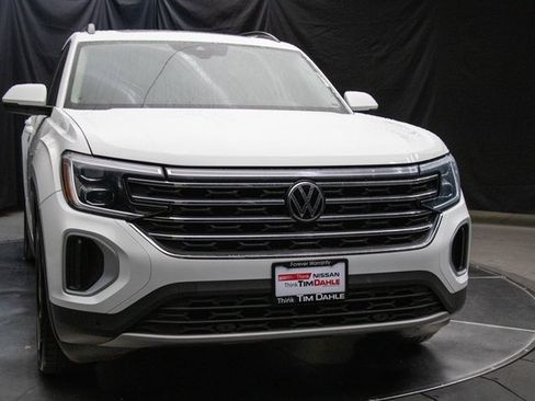 Used 2024 Volkswagen Atlas SE image 3
