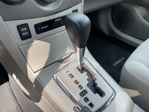 Used 2013 Toyota Corolla LE FWD image 28