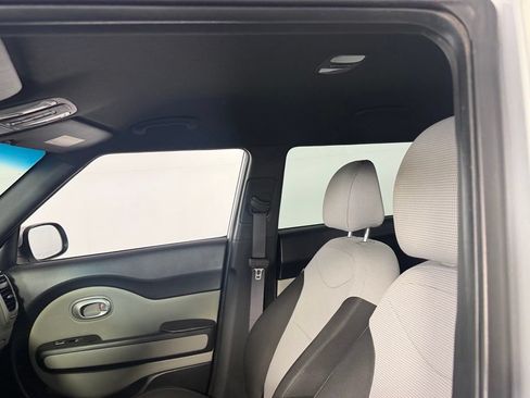Used 2019 Kia Soul FWD image 21