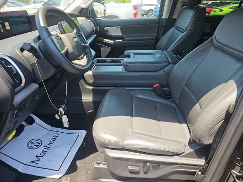 Used 2025 Ford Expedition Active AWD/4WD image 15