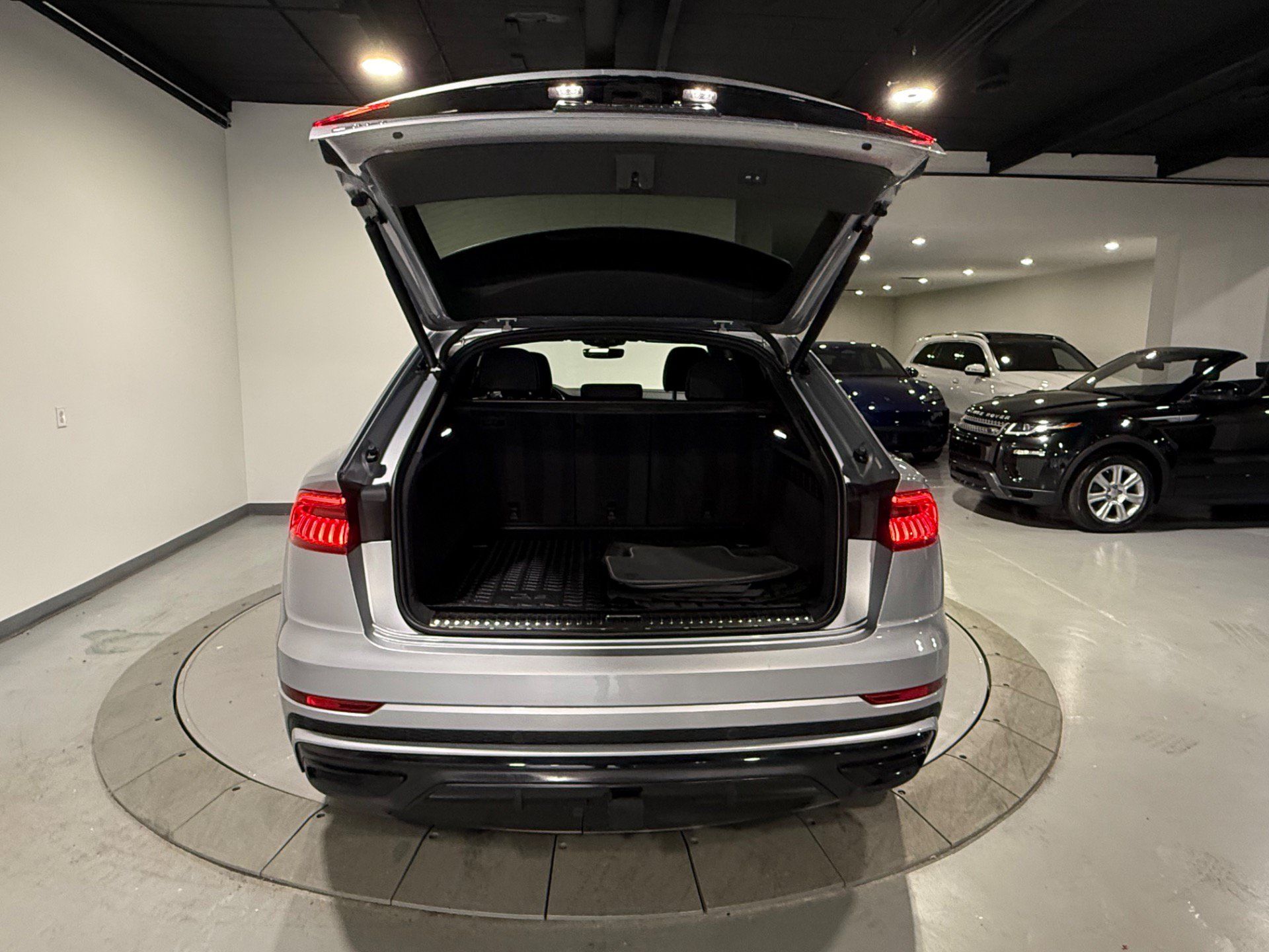 Used 2019 Audi Q8 Premium Plus w/ Premium Plus AWD/4WD image 13