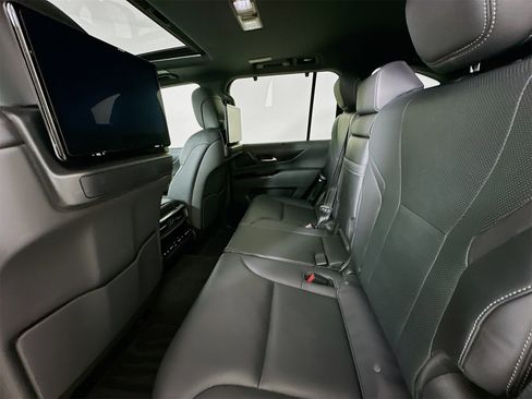 Used 2023 Lexus LX 600 4WD w/ Luxury Package image 26