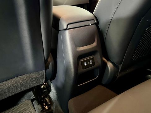 Used 2025 Hyundai Venue Limited image 29