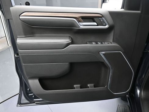 Used 2022 Chevrolet Silverado 1500 RST image 12