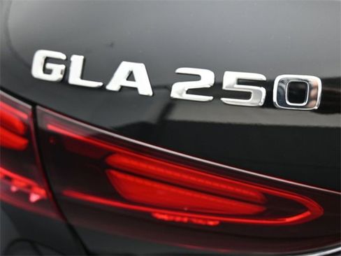 New 2025 Mercedes-Benz GLA 250 4MATIC image 12