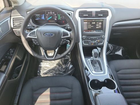 Used 2016 Ford Fusion SE image 16