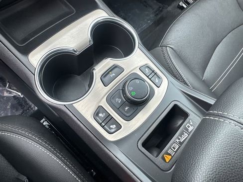 Used 2023 GMC Terrain Denali image 39