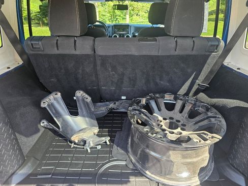 Used 2015 Jeep Wrangler Unlimited Sahara AWD/4WD image 20