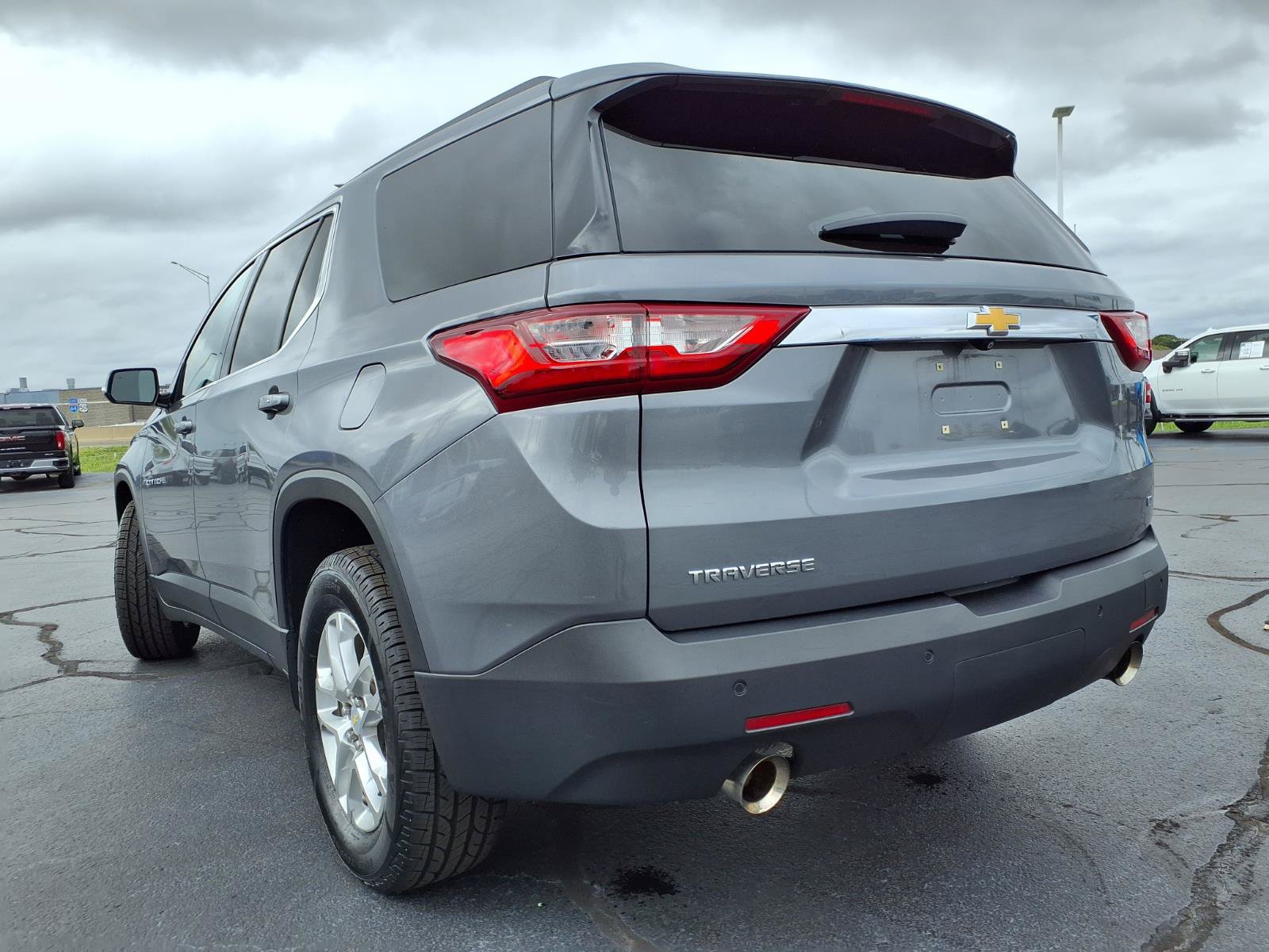 Used 2020 Chevrolet Traverse LT FWD image 33