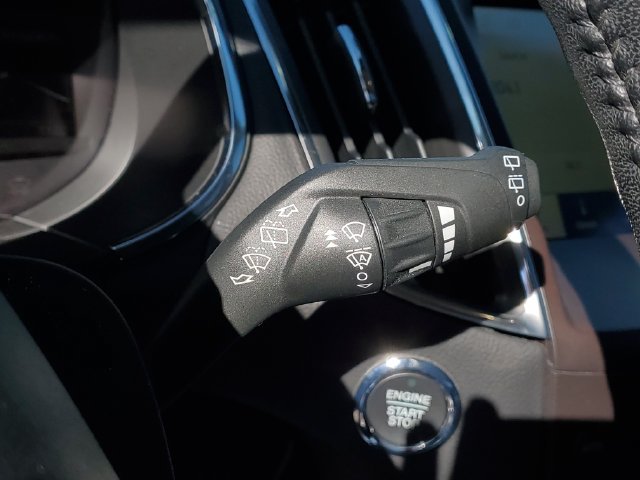 Used 2020 Ford Edge Titanium w/ Equipment Group 301A FWD image 21