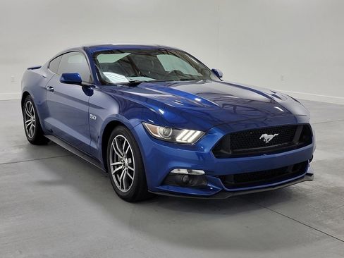 Used 2017 Ford Mustang GT RWD image 2