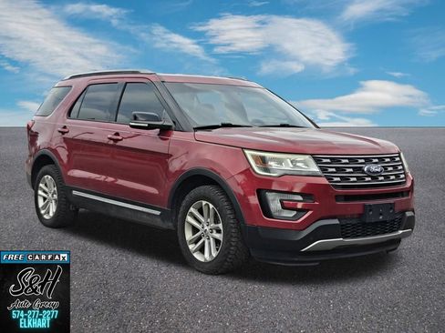Used 2017 Ford Explorer XLT w/ Equipment Group 201A FWD image 3