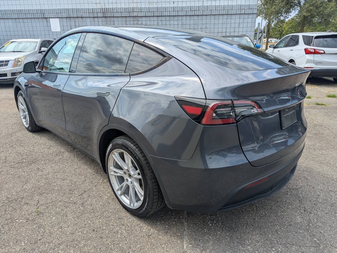 Used 2023 Tesla Model Y Long Range AWD/4WD image 5