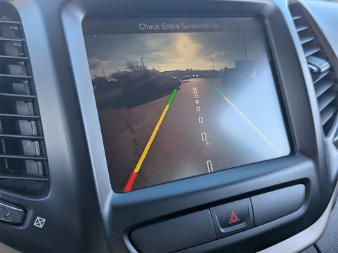 Used 2016 Jeep Cherokee Latitude w/ Cold Weather Group image 29