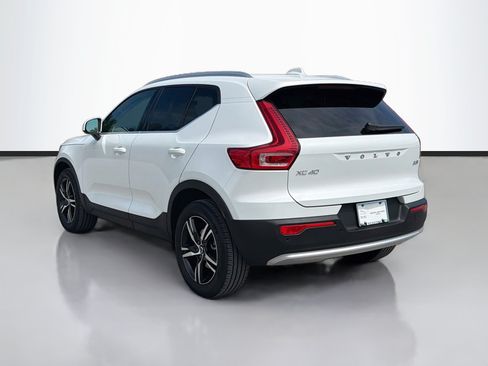 Used 2025 Volvo XC40 B5 Core AWD/4WD image 3