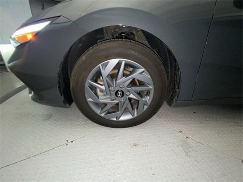 Used 2024 Hyundai Elantra SEL image 10