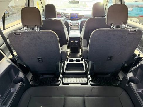 Used 2021 Ford Explorer XLT image 40