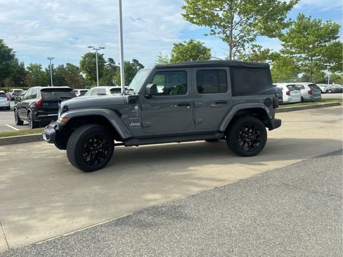 Used 2021 Jeep Wrangler Unlimited Sahara w/ Cold Weather Group AWD/4WD image 4