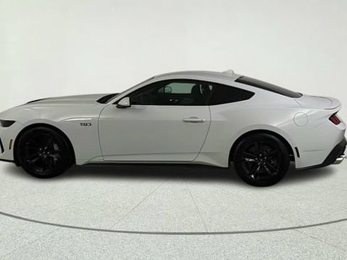 Used 2025 Ford Mustang GT RWD image 4
