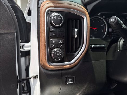 Used 2020 Chevrolet Silverado 2500 High Country w/ Z71 Off-Road Package AWD/4WD image 22