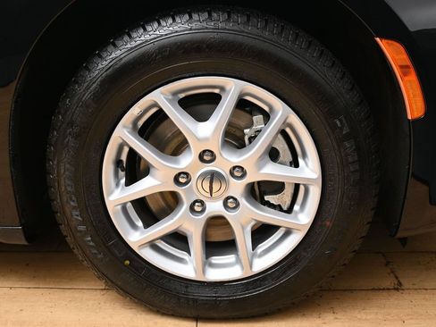 Used 2025 Chrysler Pacifica Select FWD image 39