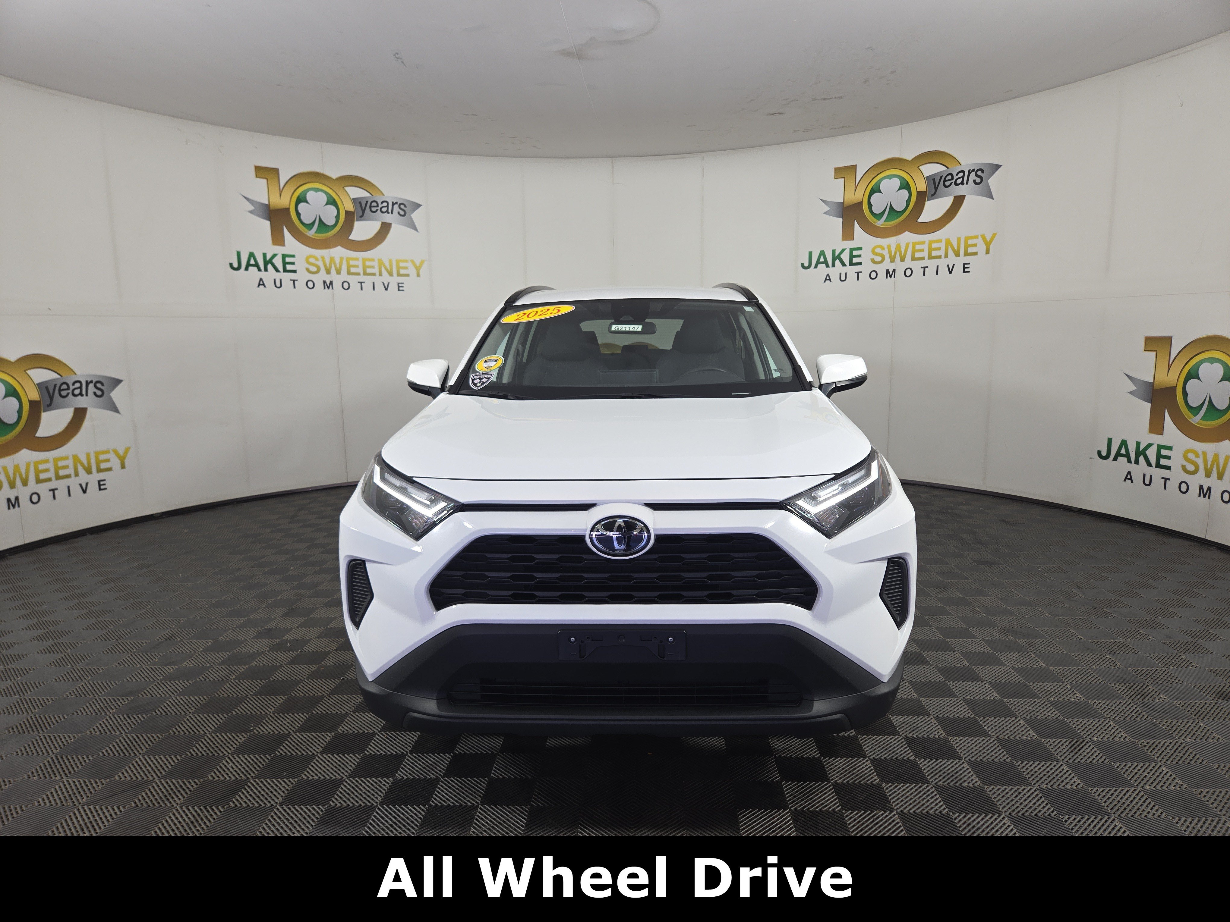 Used 2025 Toyota RAV4 XLE AWD/4WD image 2