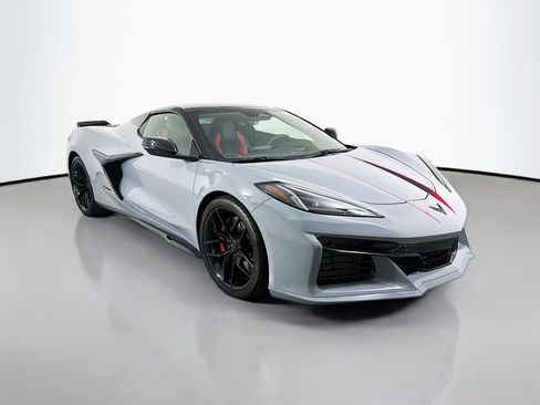 Used 2025 Chevrolet Corvette Z06 RWD image 7