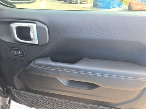 Used 2019 Jeep Wrangler Unlimited Sahara image 40