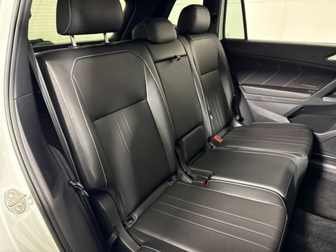 Used 2024 Volkswagen Tiguan SE R-Line AWD/4WD image 15