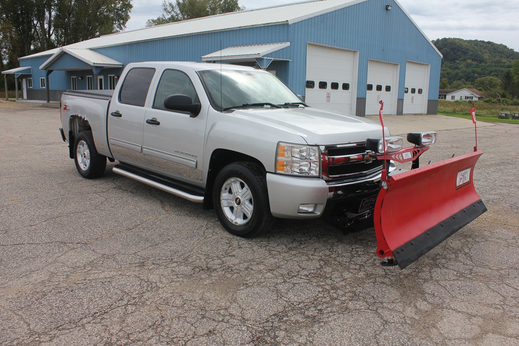 Used 2010 Chevrolet Silverado 1500 LT w/ Power Pack Plus AWD/4WD image 3