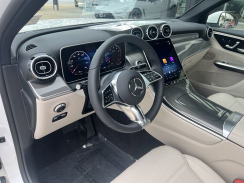 Certified 2025 Mercedes-Benz GLC 300 image 20
