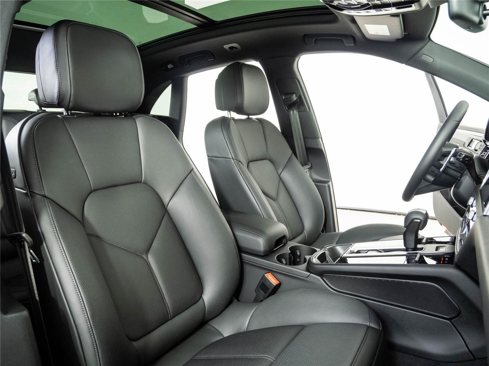 New 2026 Porsche Macan Turbo AWD/4WD image 24