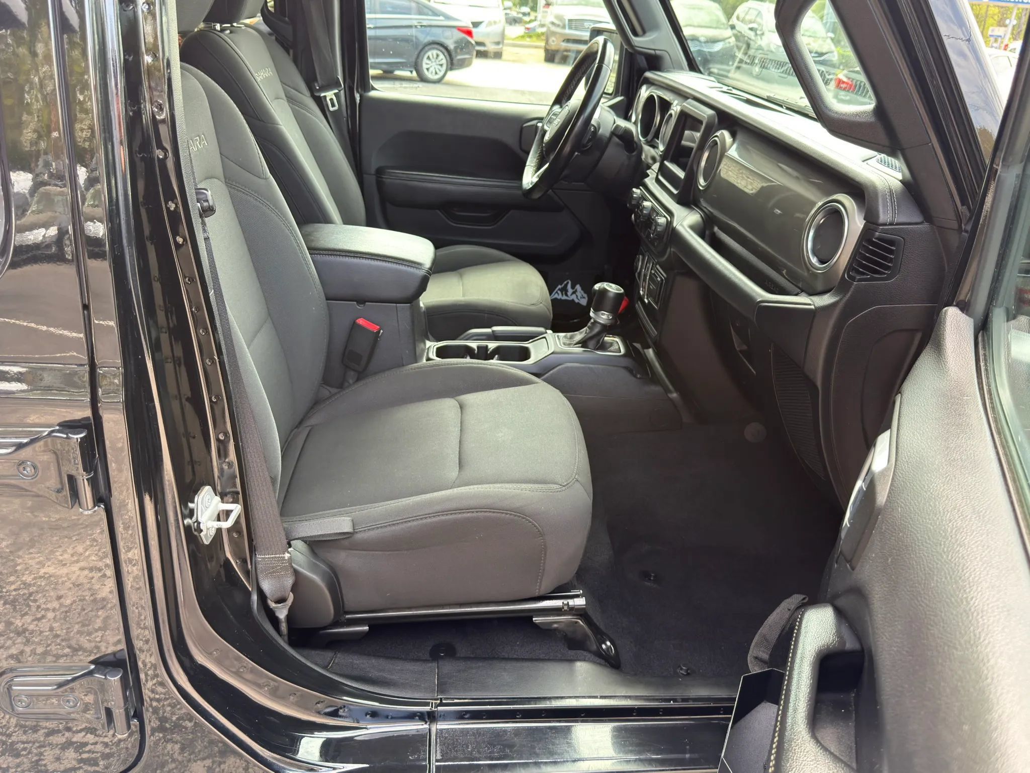 Used 2020 Jeep Wrangler Unlimited Sahara AWD/4WD image 38