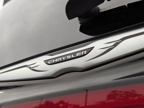 Used 2024 Chrysler Pacifica Touring-L image 33