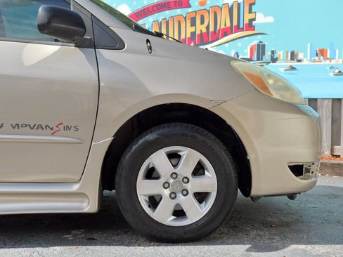 Used 2005 Toyota Sienna LE FWD image 37