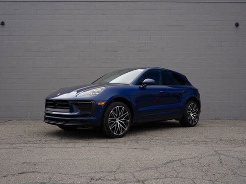 Certified 2026 Porsche Macan AWD/4WD image 1