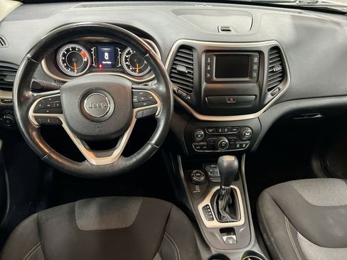 Used 2018 Jeep Cherokee Latitude w/ Altitude Package AWD/4WD image 11